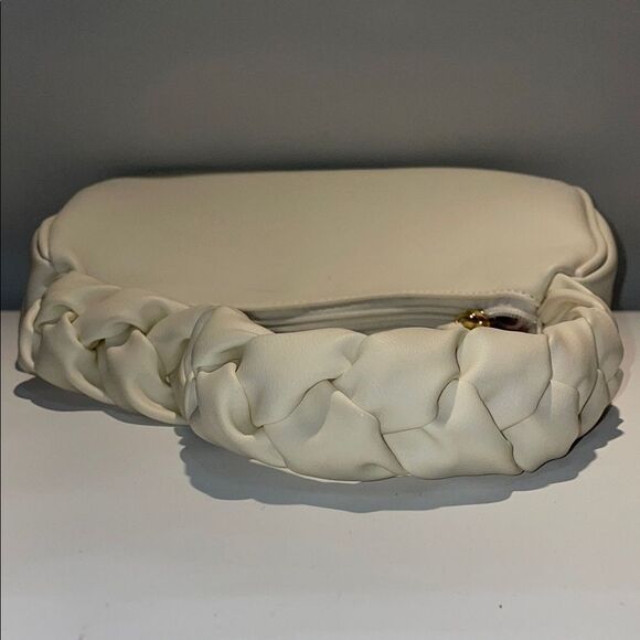 Elegant white faux leather Braided Handle Bag - Picture 7 of 9